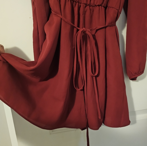 ShowPo Low Cut Romper w/ Cut Out Sleeves Size 16US - Picture 3 of 6